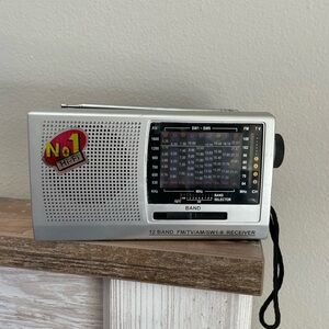 Vintage Portable AM/FM Radio